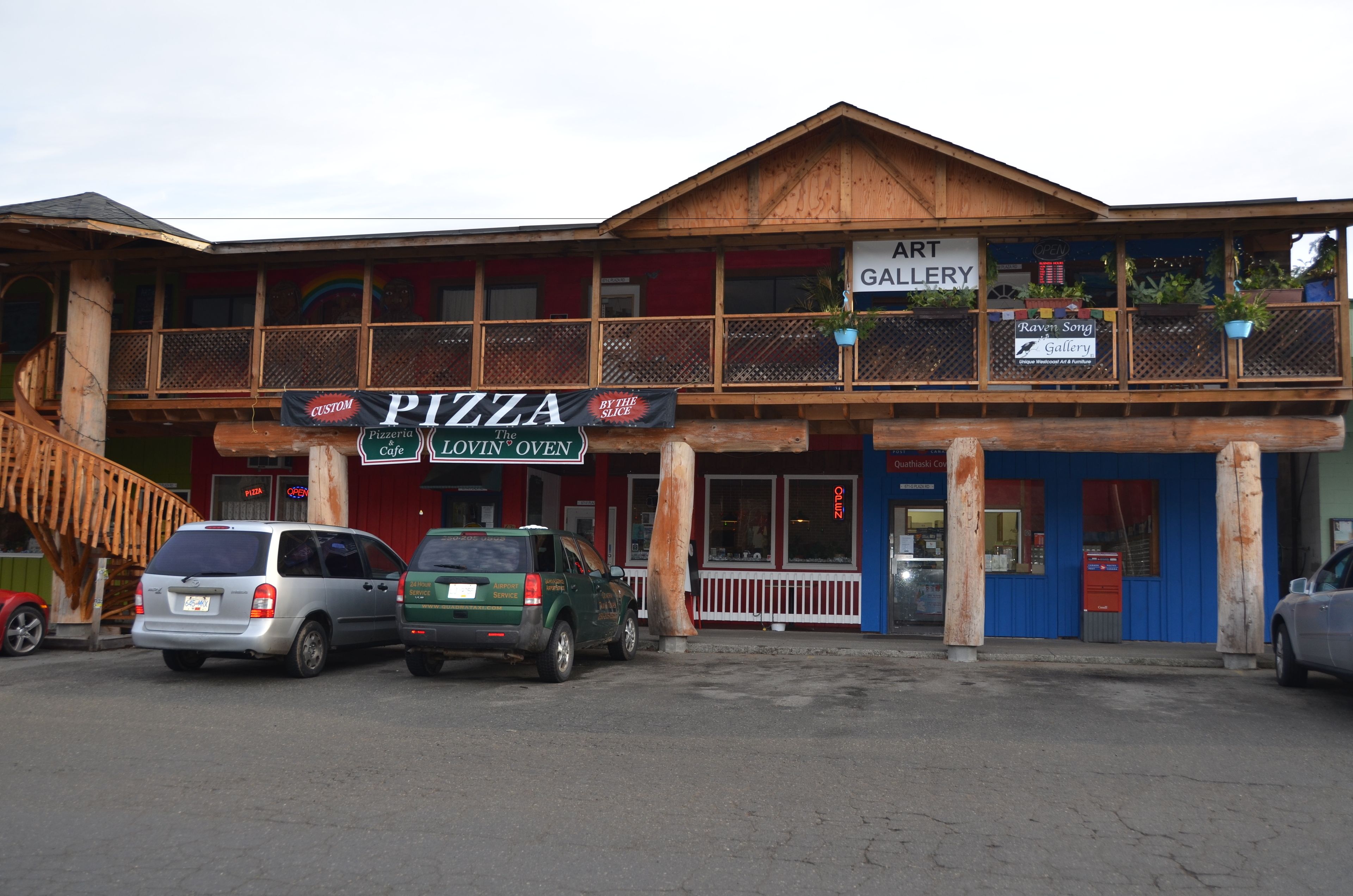 A building with a pizza restaurant, an art gallery, and a cafe.