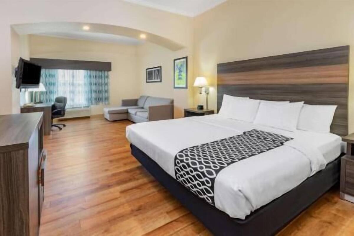 Ropa de cama de alta calidad y escritorio