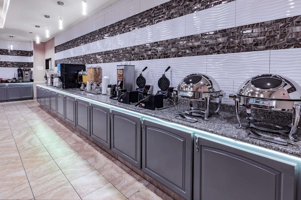 Sudah termasuk sarapan lengkap setiap hari