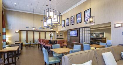 Hampton Inn & Suites Charlotte Airport