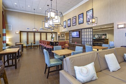 Hampton Inn & Suites Charlotte Airport