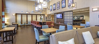 Hampton Inn & Suites Charlotte Airport