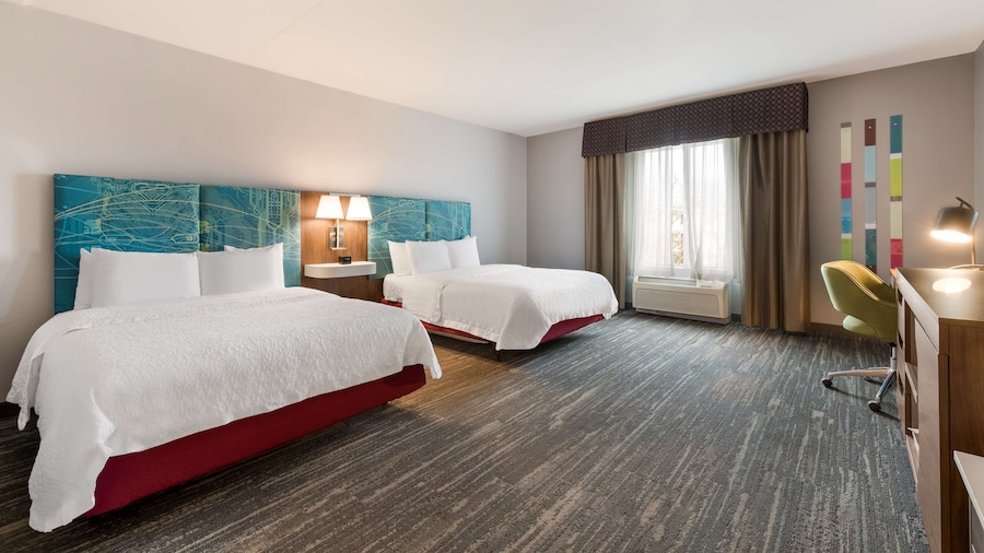 Hampton Inn & Suites Charlotte Airport
