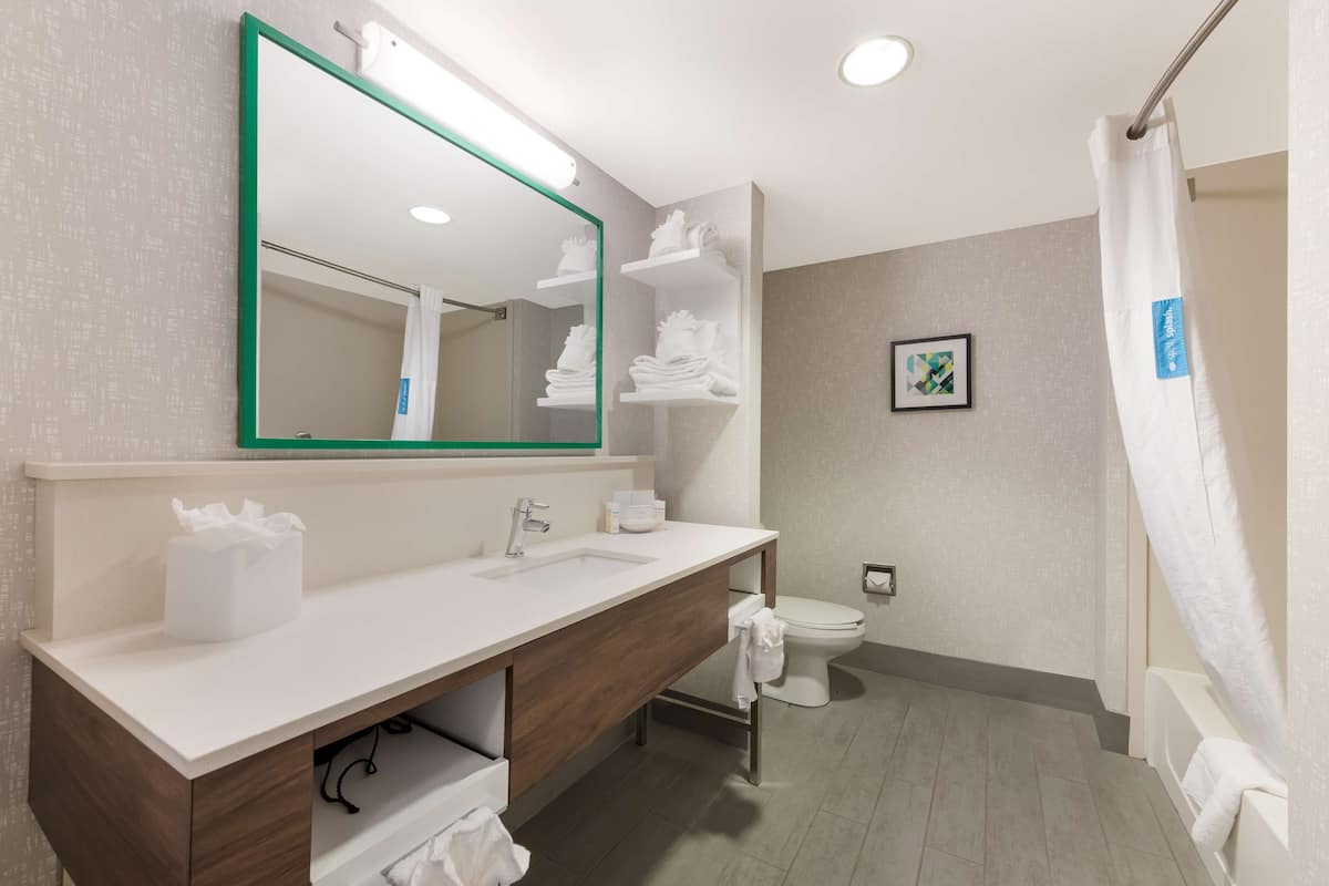 room | bathroom | combined shower/bathtub, hair dryer, towels