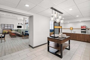 含每日外帶早餐