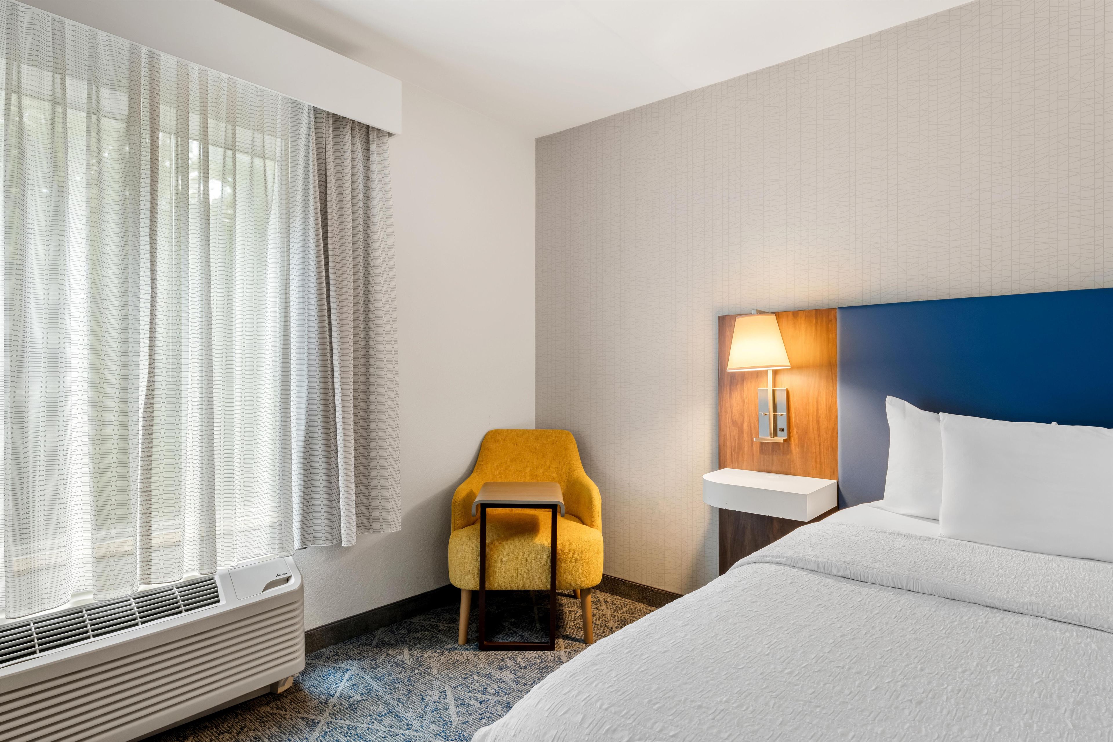 Photo - Hampton Inn & Suites Charlotte-Airport