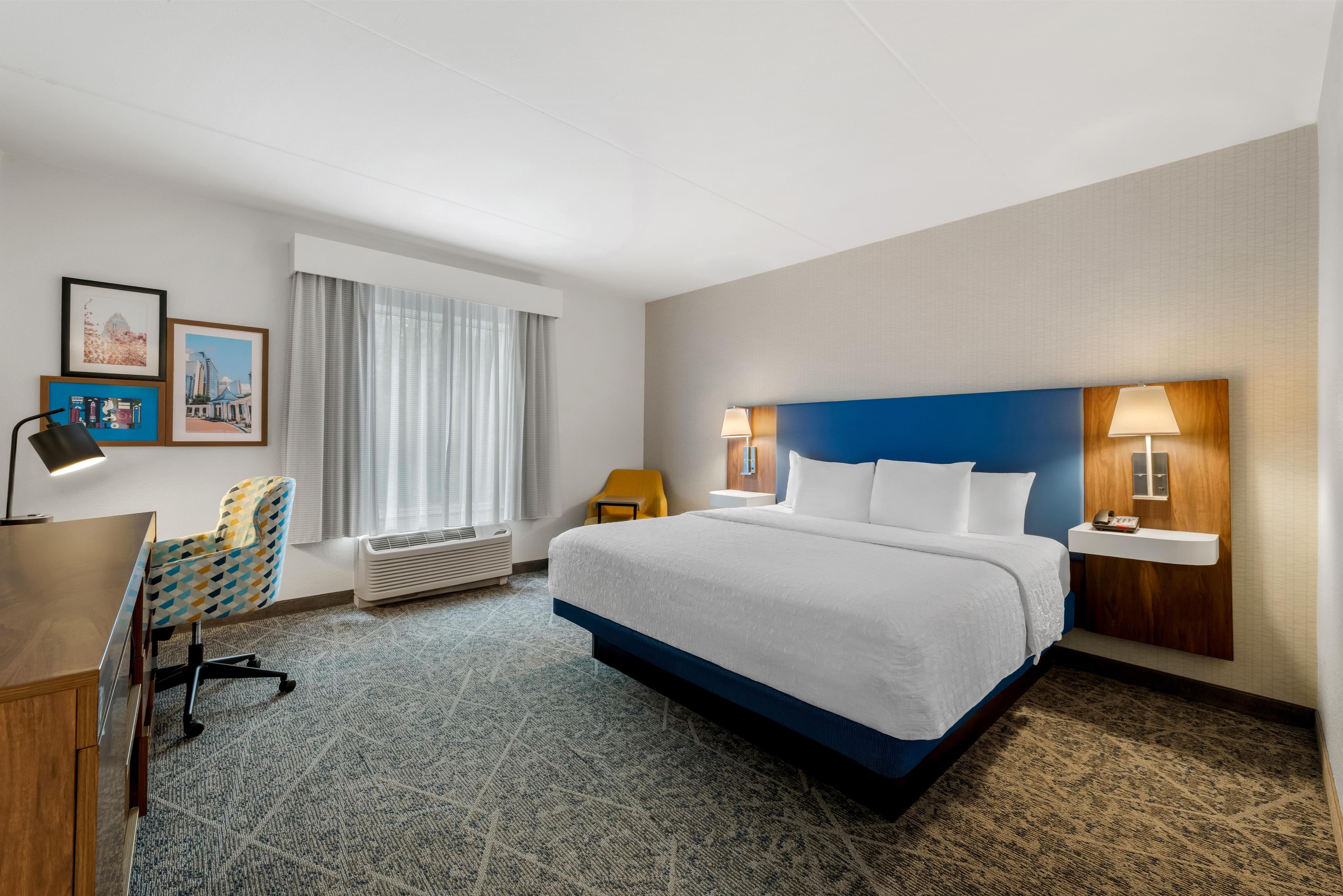 Photo - Hampton Inn & Suites Charlotte-Airport