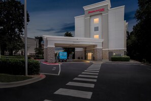 Exterior - Hampton Inn & Suites Charlotte Airport (Charlotte)