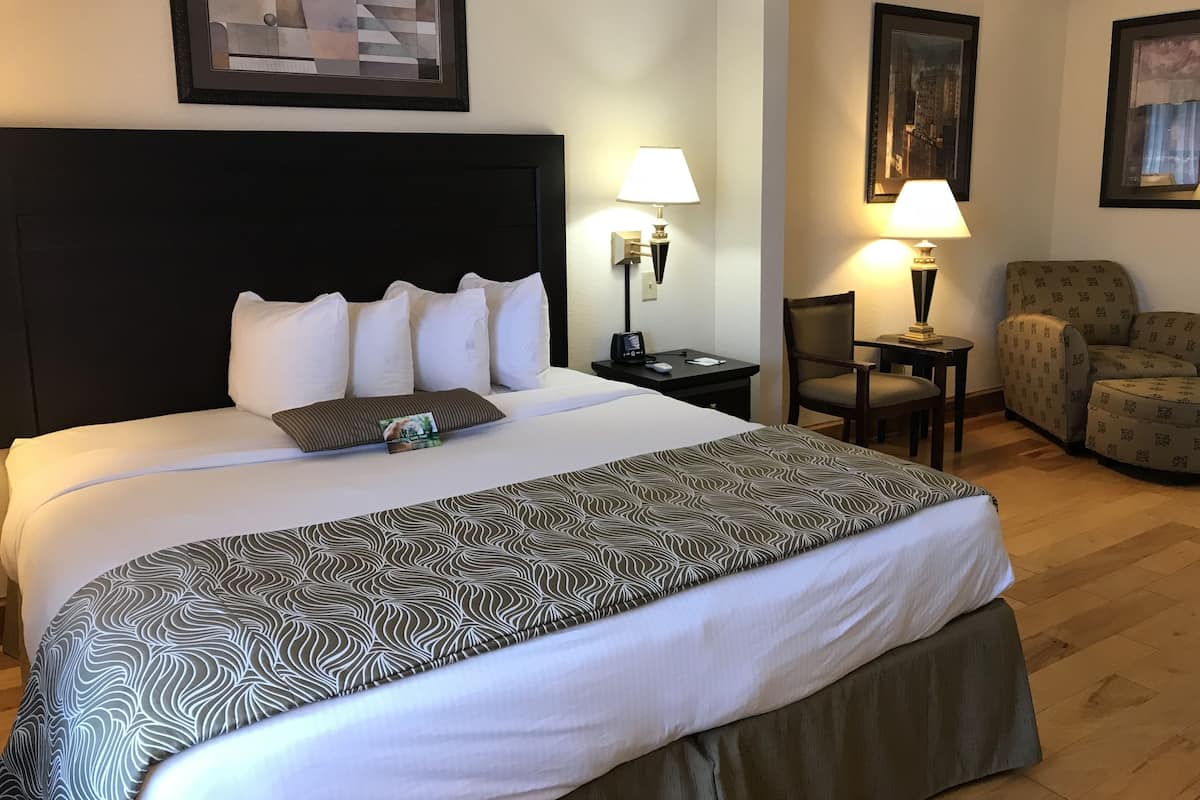 Premium bedding, in-room safe, desk, laptop workspace