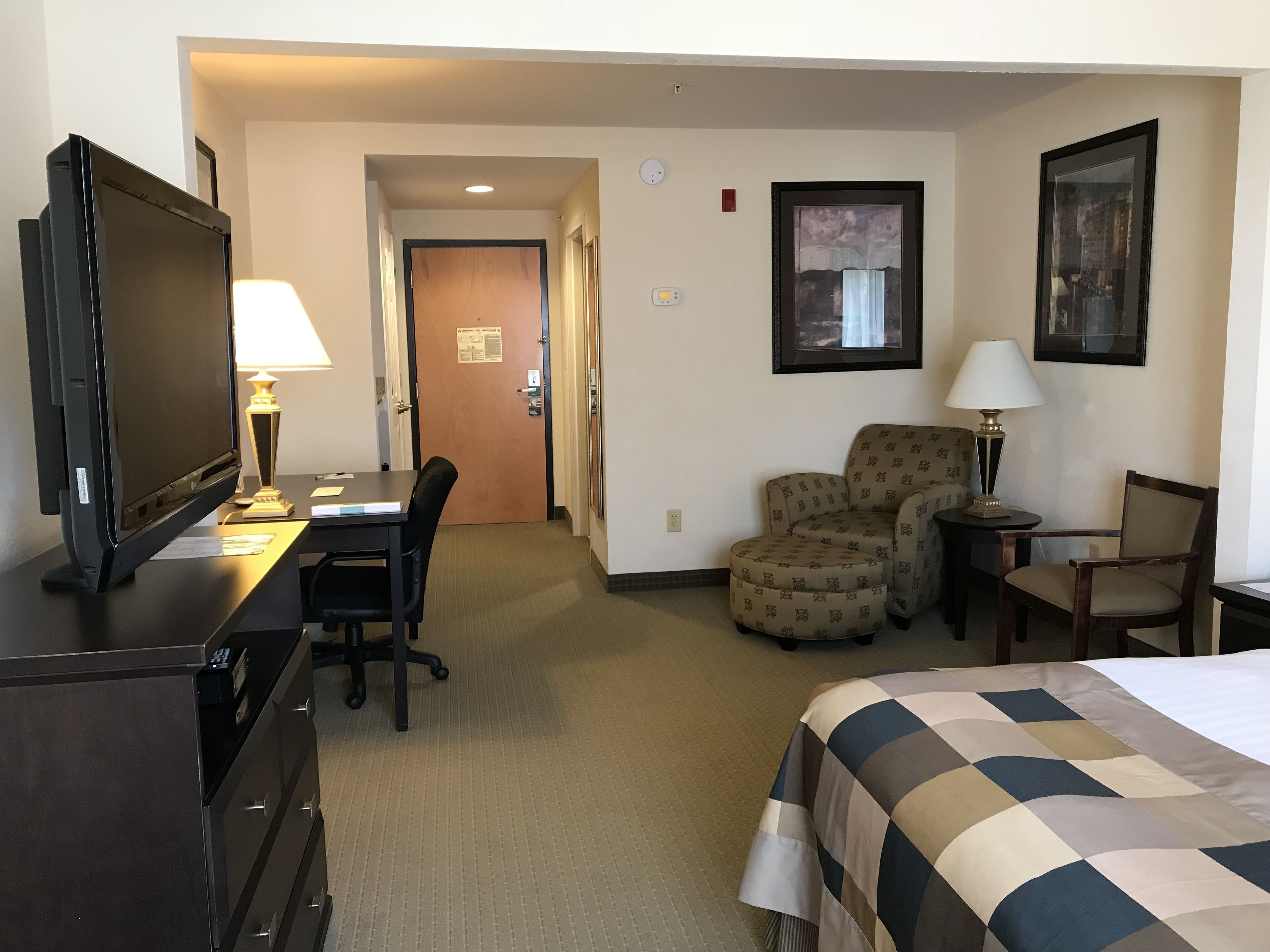 premium bedding, in-room safe, desk, laptop workspace