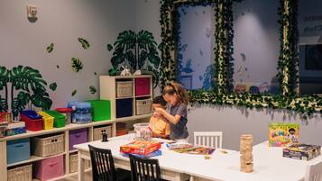 Tempat bermain anak – indoor