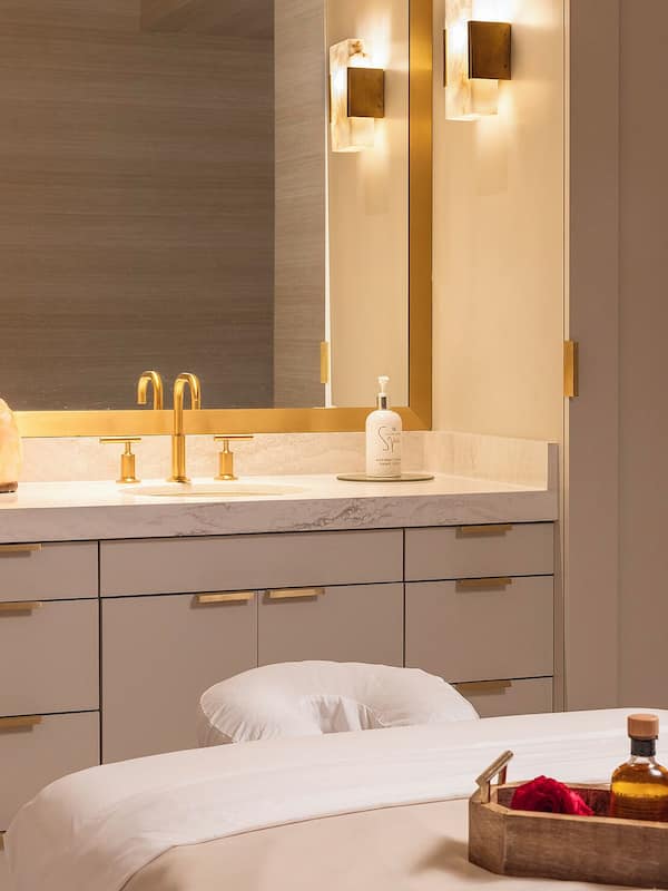 Couples treatment rooms, body treatments, aromatherapy