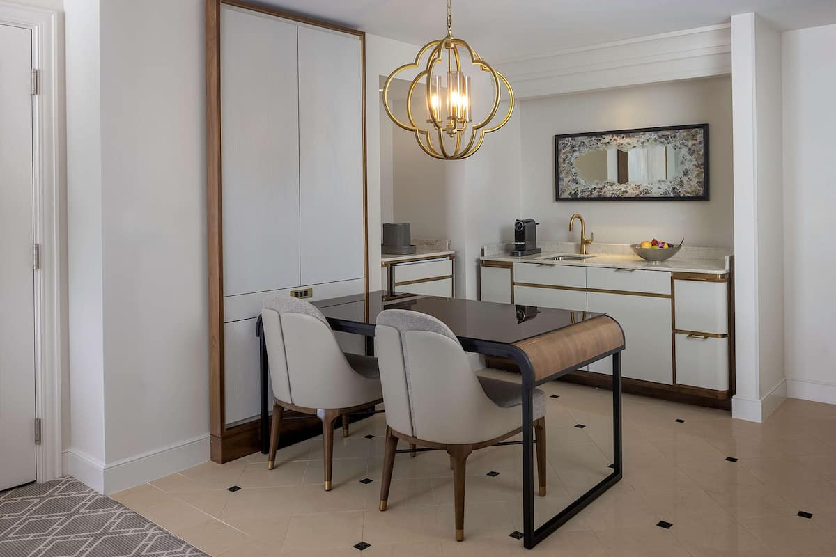 Restauration dans la chambre