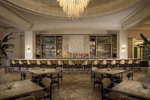 4 bars/lounges, poolside bar - Waldorf Astoria Orlando - An Official Walt Disney World® Hotel (Orlando)