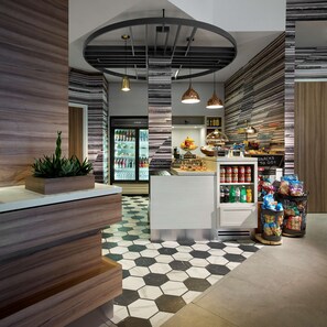 Snack bar - Hilton Garden Inn Toronto Airport (Mississauga)