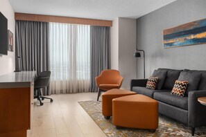 Living area - Hilton Garden Inn Toronto Airport (Mississauga)