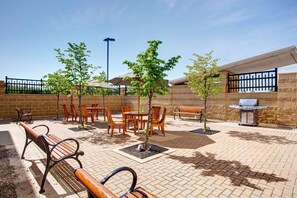 Terrace/patio - Hampton Inn & Suites by Hilton Halifax - Dartmouth (Dartmouth)