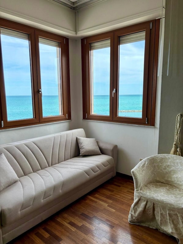 إطلالة على المياه