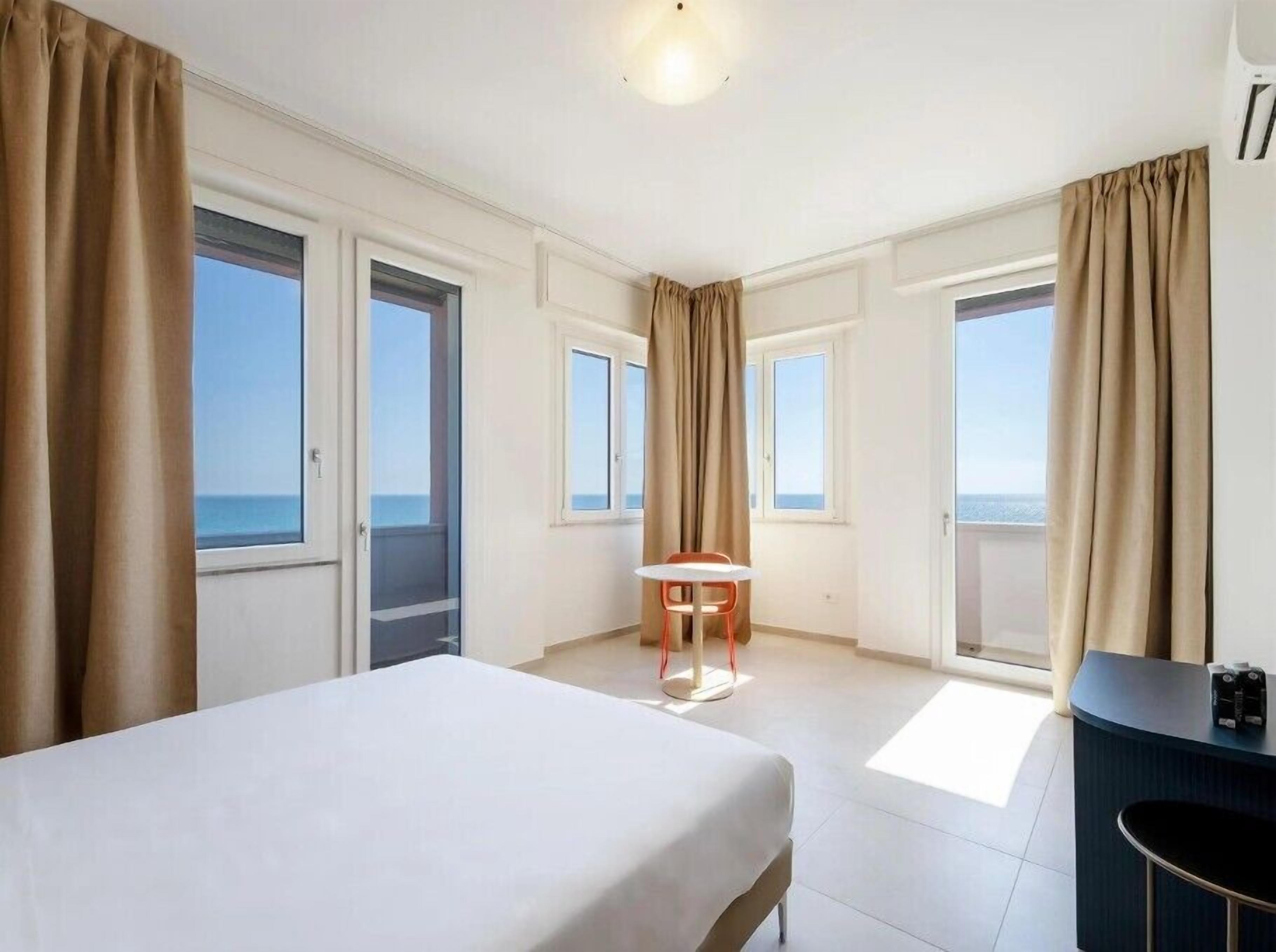 Desk, WiFi (free), bed sheets