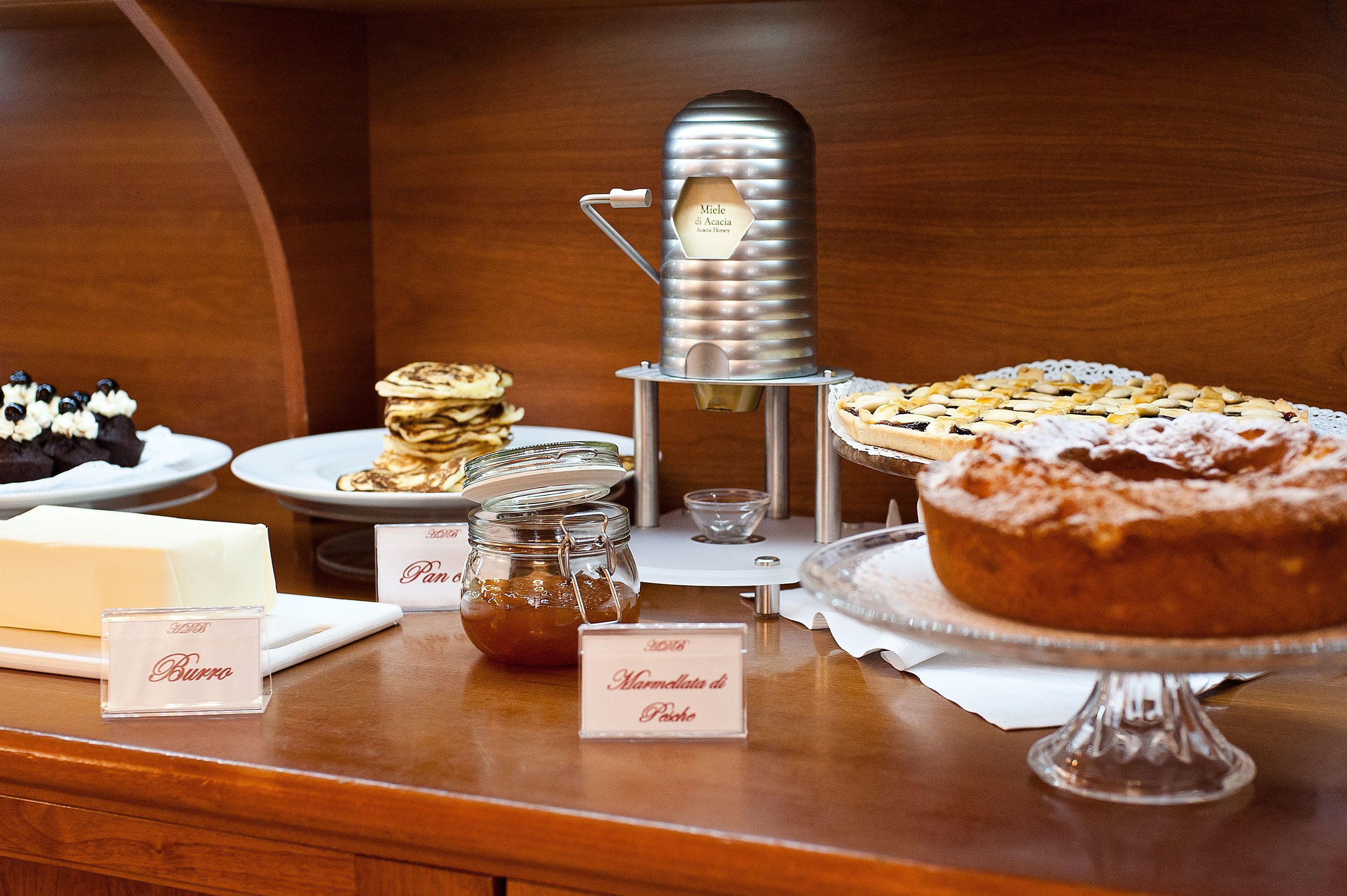 Petit déjeuner continental (10 EUR par personne)