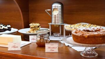 Tägliches kontinentales Frühstück (10 EUR pro Person)