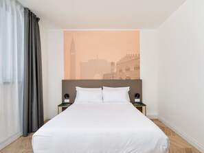 Desk, free WiFi, bed sheets - B&B HOTEL Pesaro Des Bains (Pesaro)