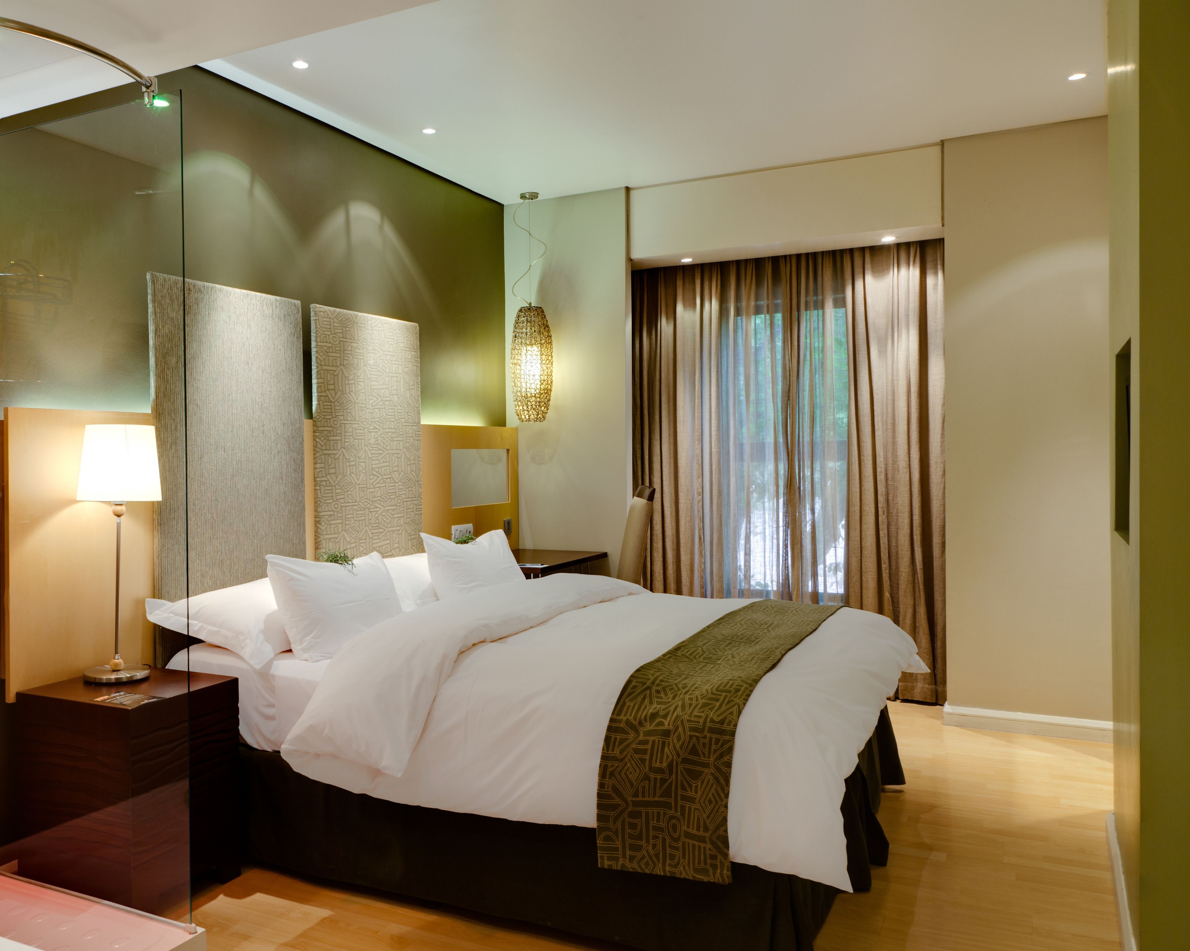 premium bedding, in-room safe, desk, laptop workspace