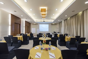 Restaurant - Phoenix Hotel (Pune)