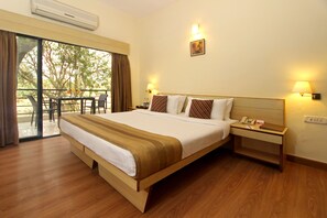 Semi Deluxe Room | Premium bedding, in-room safe, desk, iron/ironing board - Phoenix Hotel (Pune)