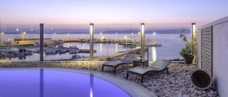 Seasonal outdoor pool, pool umbrellas