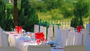 Breakfast, lunch, dinner served; Greek cuisine