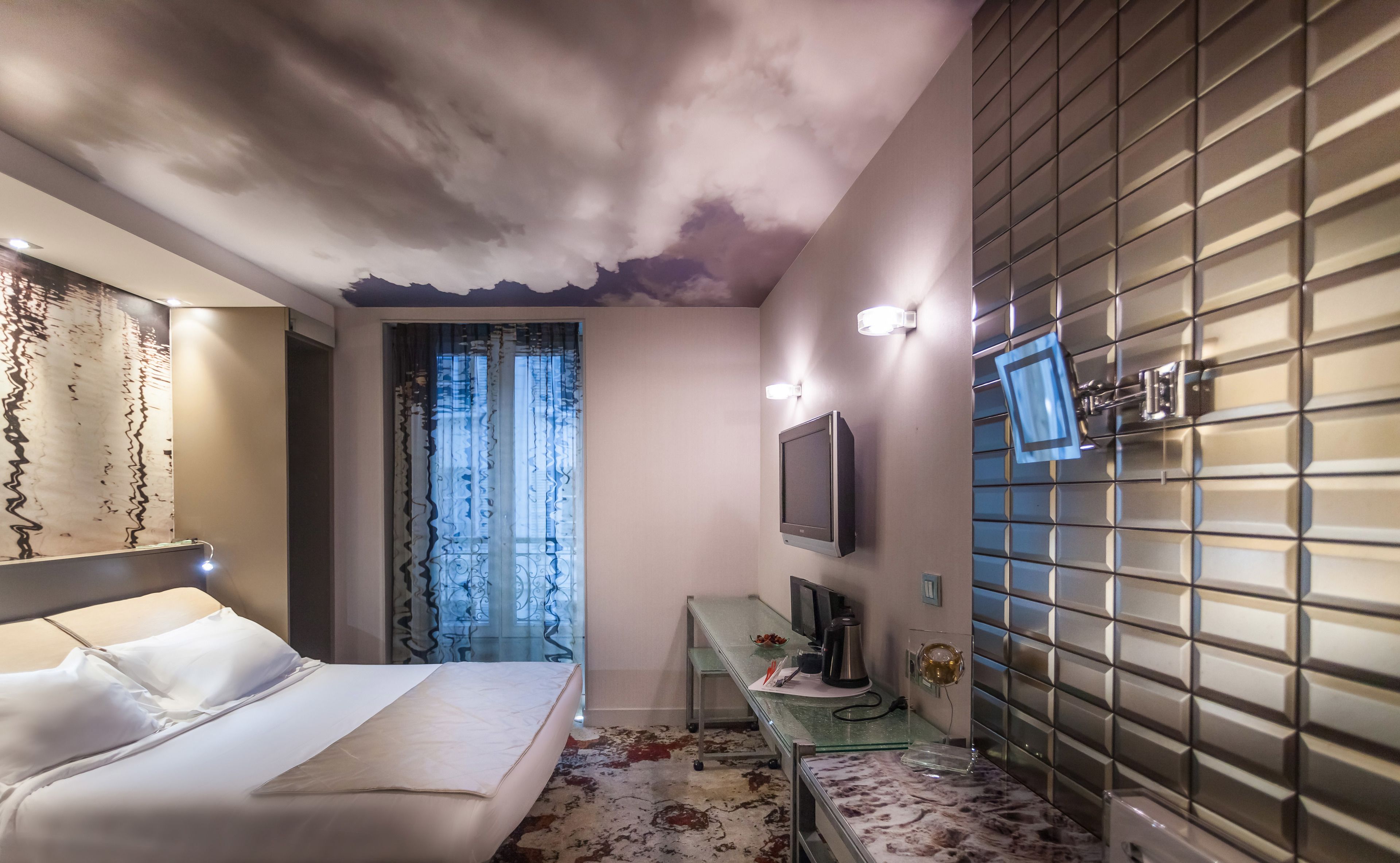 double room with chromotherapy bath | 1 bedroom, premium bedding, memory-foam beds, in-room safe