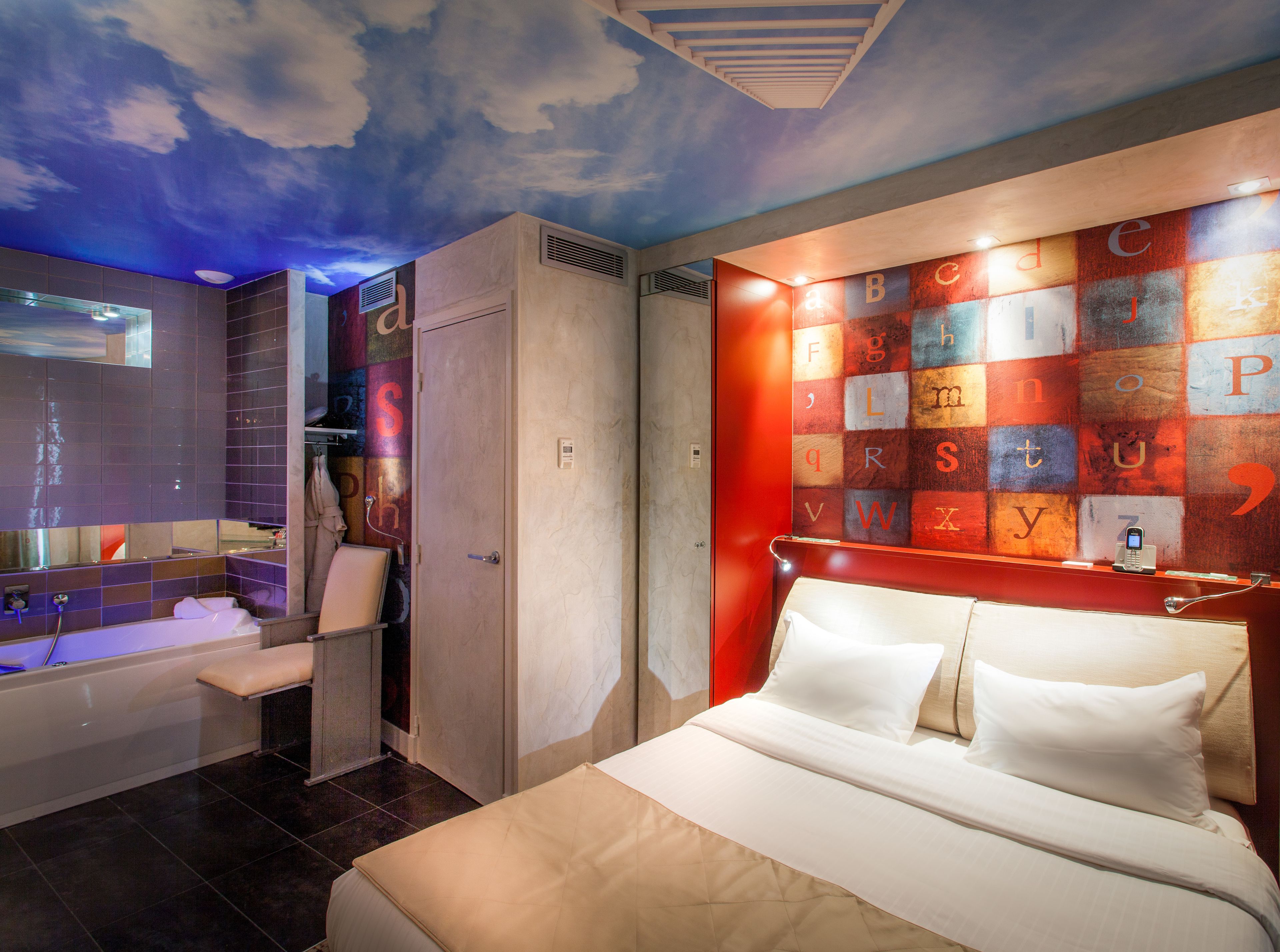double room with chromotherapy bath | 1 bedroom, premium bedding, memory-foam beds, in-room safe