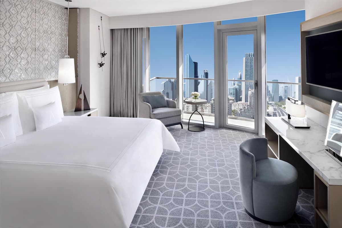 Premier Room, 1 King Bed, City View (Premier Room King) | Premium bedding, minibar, in-room safe, desk