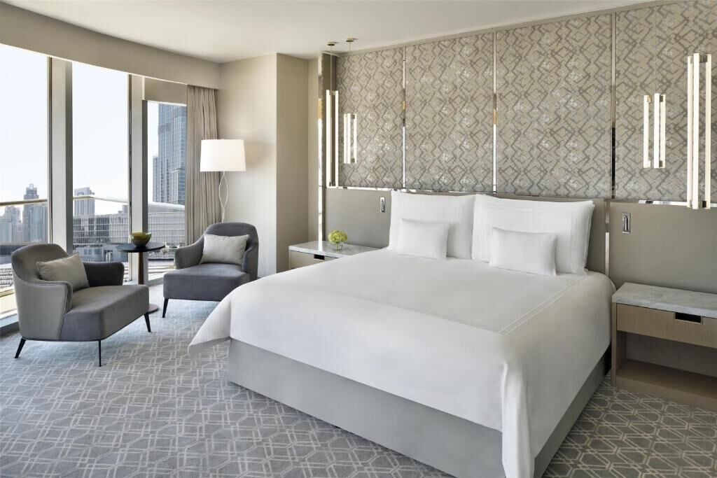 Premium bedding, minibar, in-room safe, desk