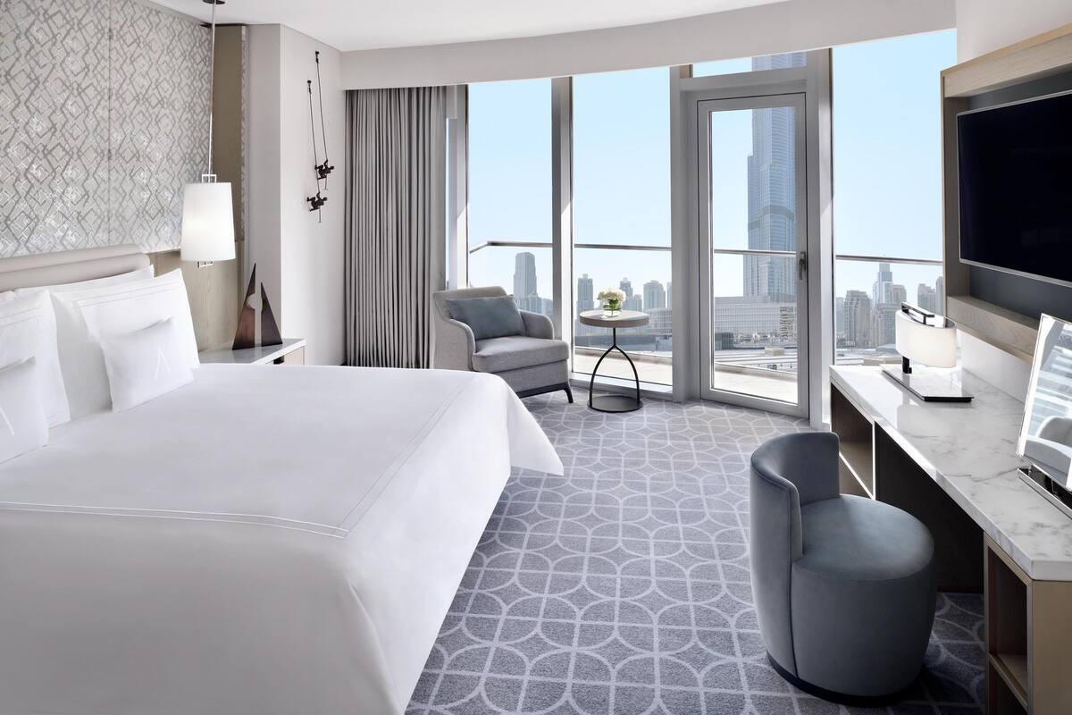 Premium bedding, minibar, in-room safe, desk