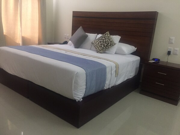 Standard Room, 1 King Bed, Non Smoking