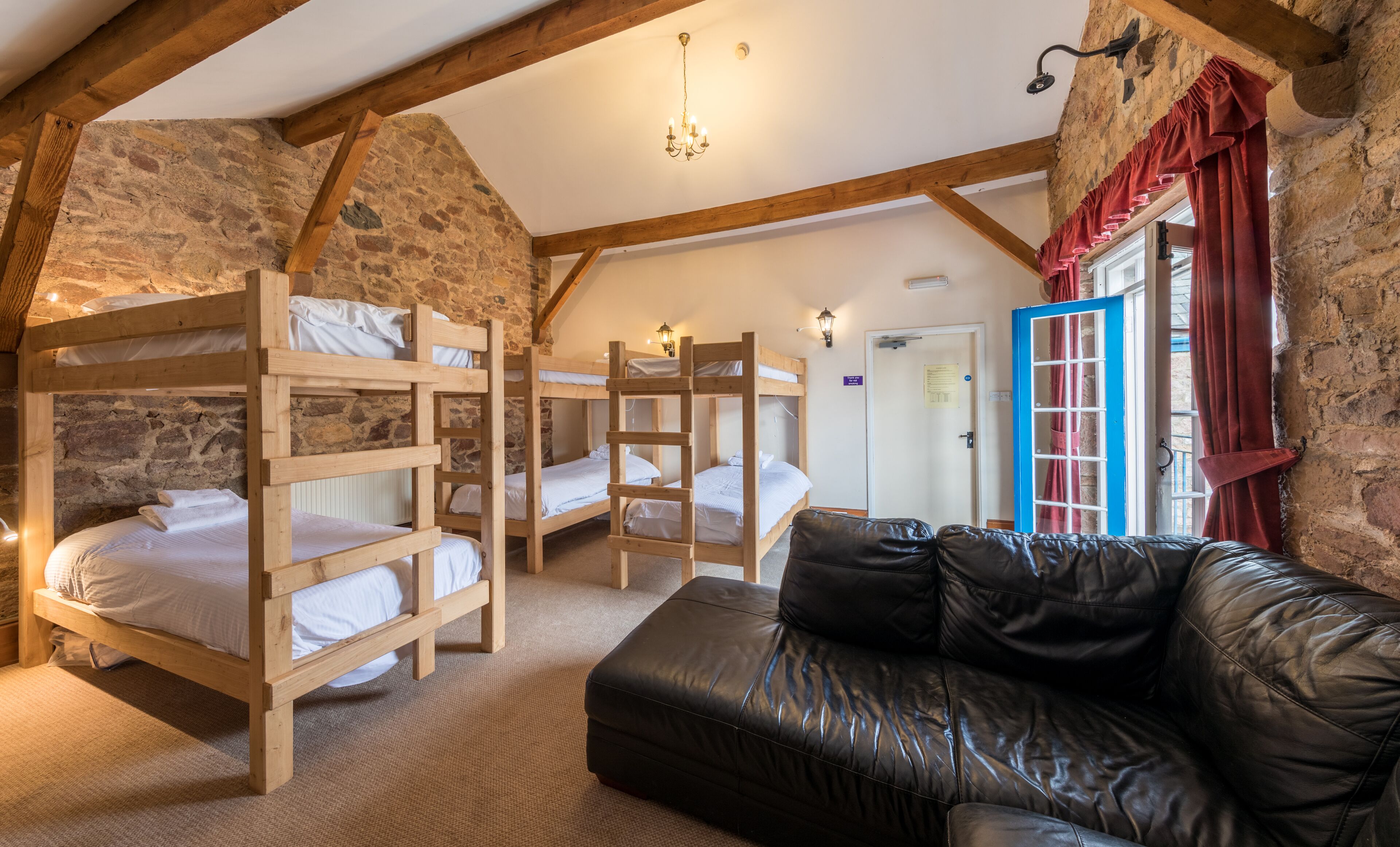 Economy-huone | Työpöytä, silitysrauta/-lauta, ilmainen Wi-Fi, vuodevaatteet