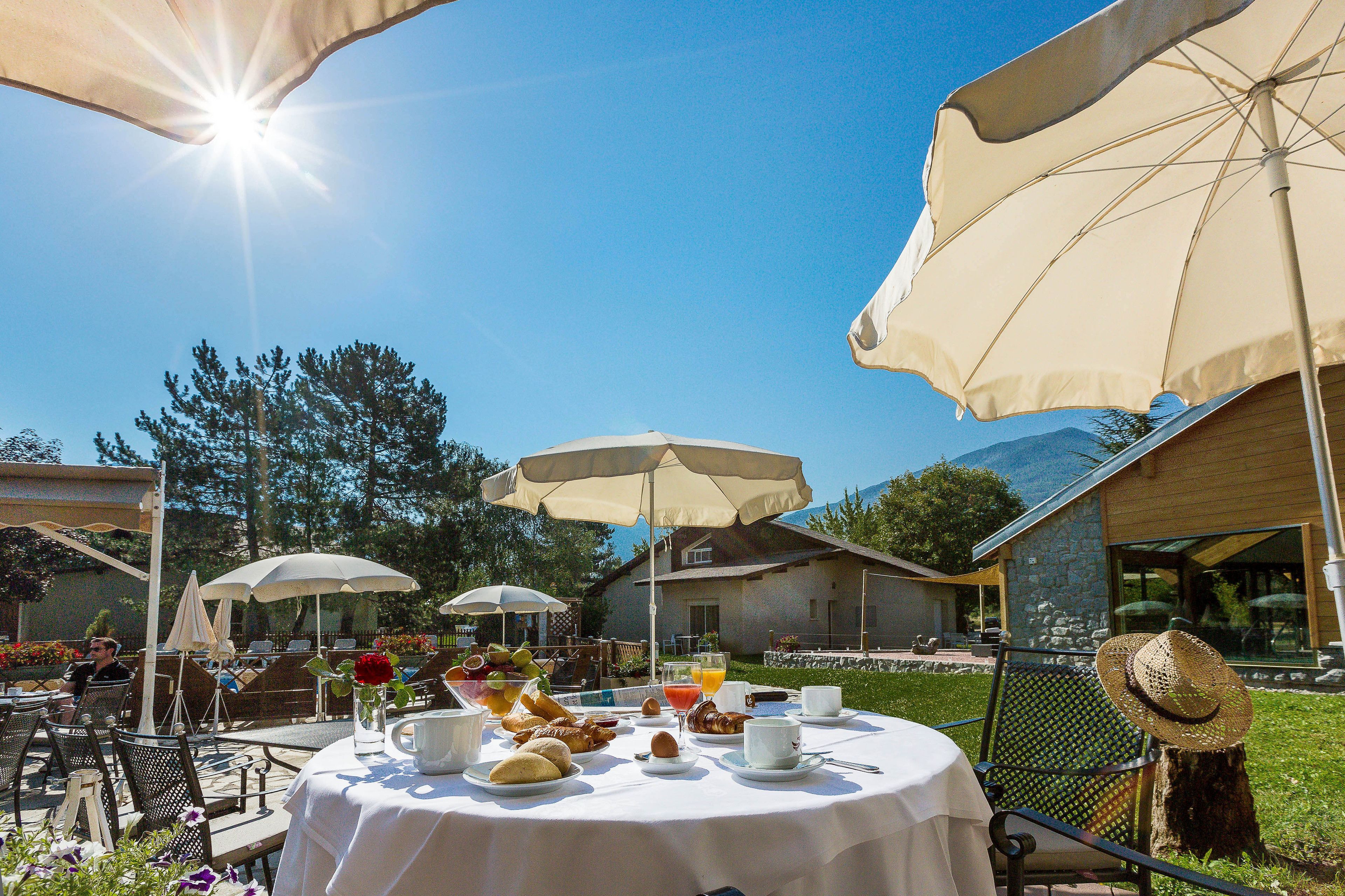 Petit déjeuner buffet (17 EUR par personne)