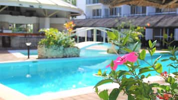 Outdoor pool, pool umbrellas, sun loungers