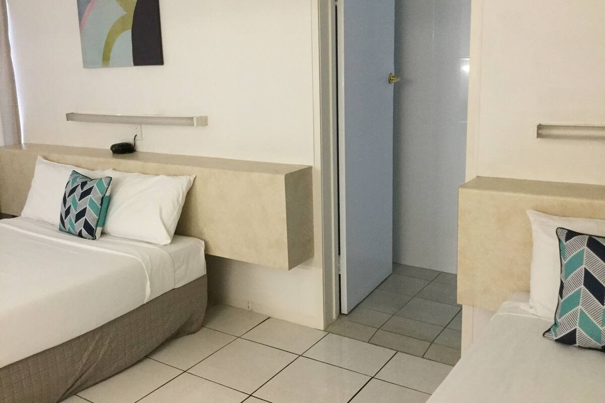 Chambre Standard avec lits jumeaux | Bureau, lit de bébé (supplément), accès au Wi-Fi (inclus)