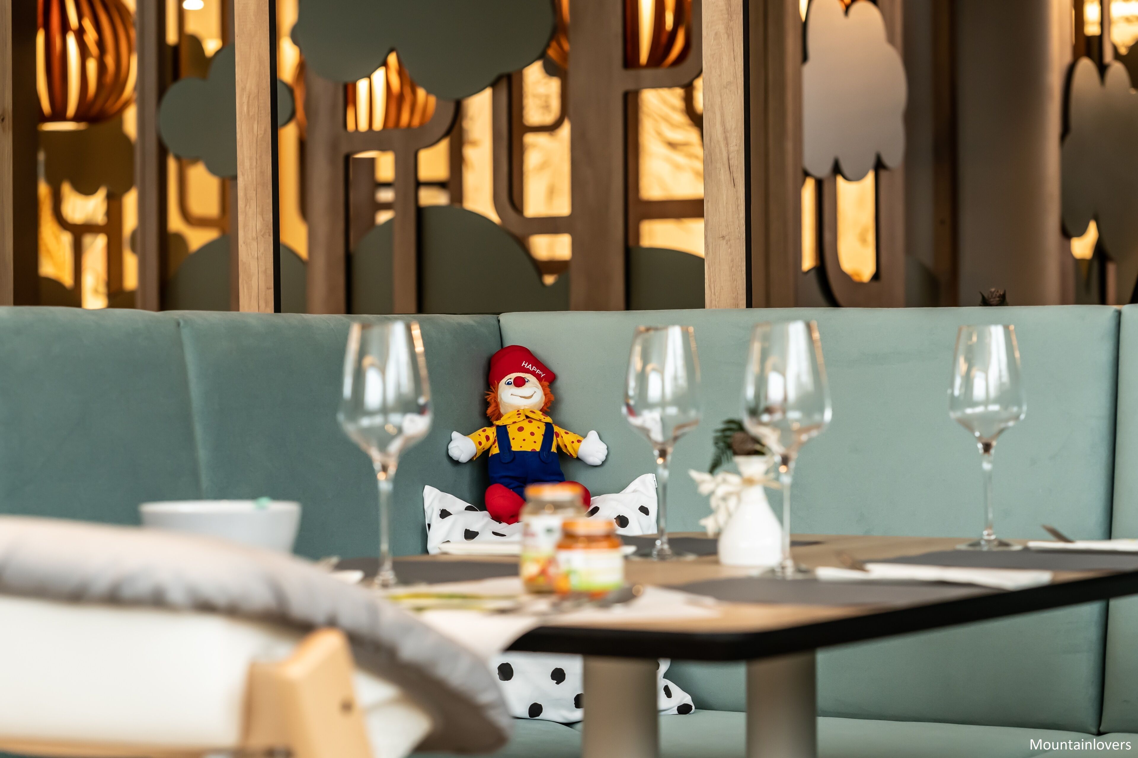 breakfast, lunch, dinner served; local and international cuisine