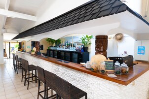 Ocean views, serves lunch, dinner, and happy hour