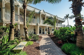 Property grounds at Vanderbilt Beach Resort