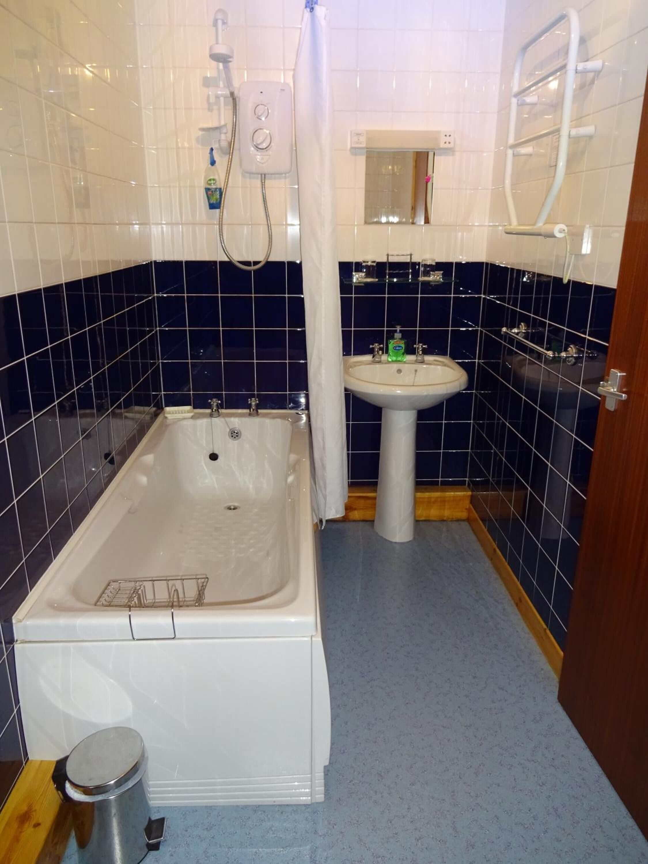 shower, free toiletries, hair dryer, bidet