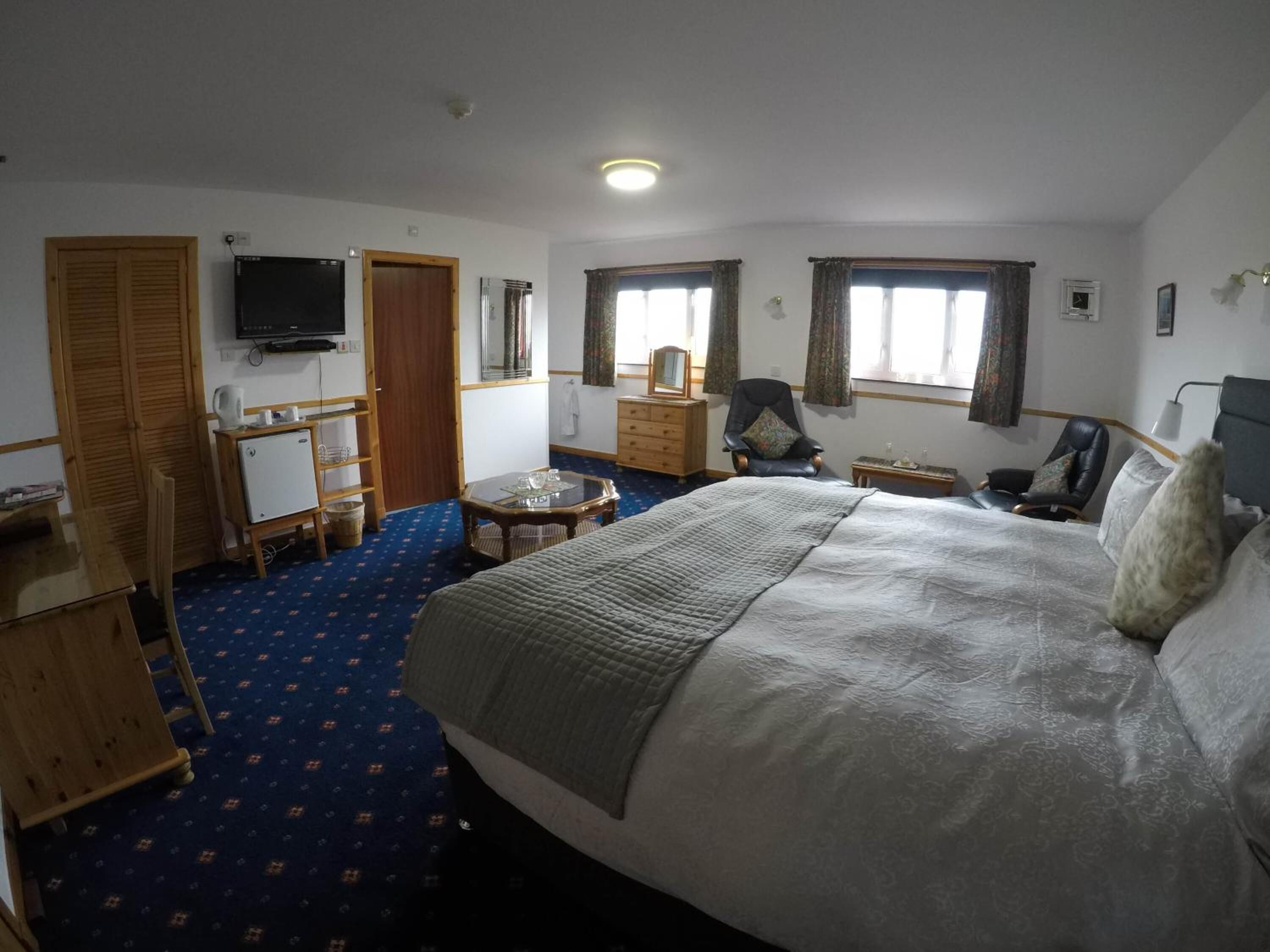 1 غرفة نوم وملاءات إيطالية من طراز فريتي وأغطية فراش متميزة