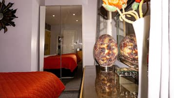 Habitación con 1 cama matrimonial o 2 individuales, baño en la habitación