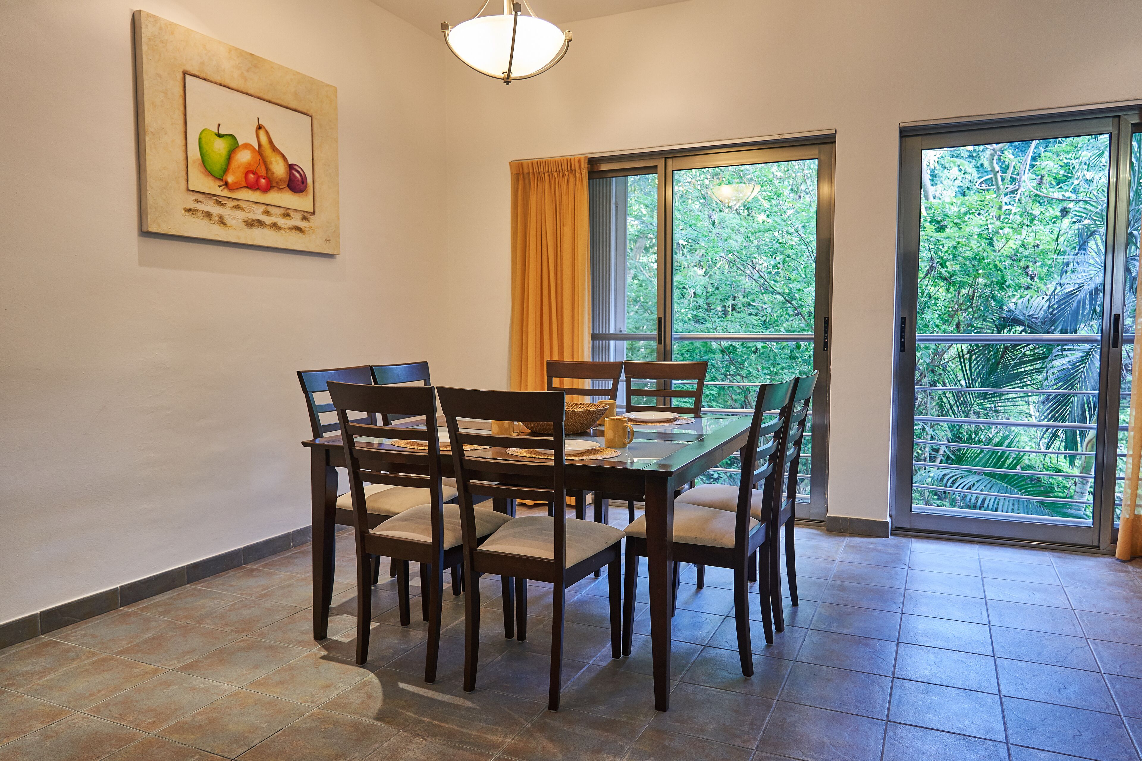 traditional condo | dining room