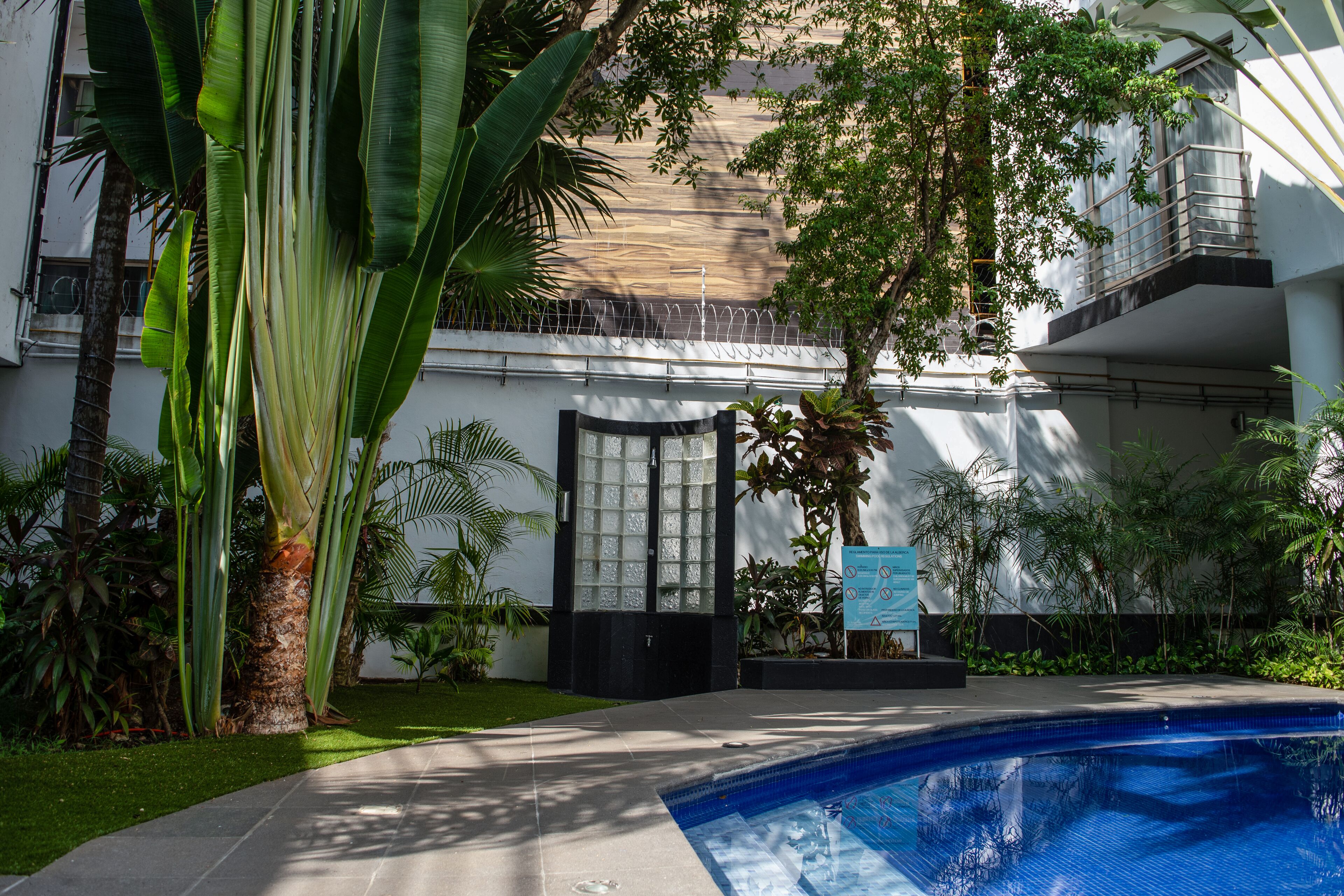 2 outdoor pools, open 9 am to 10:00 pm, pool loungers