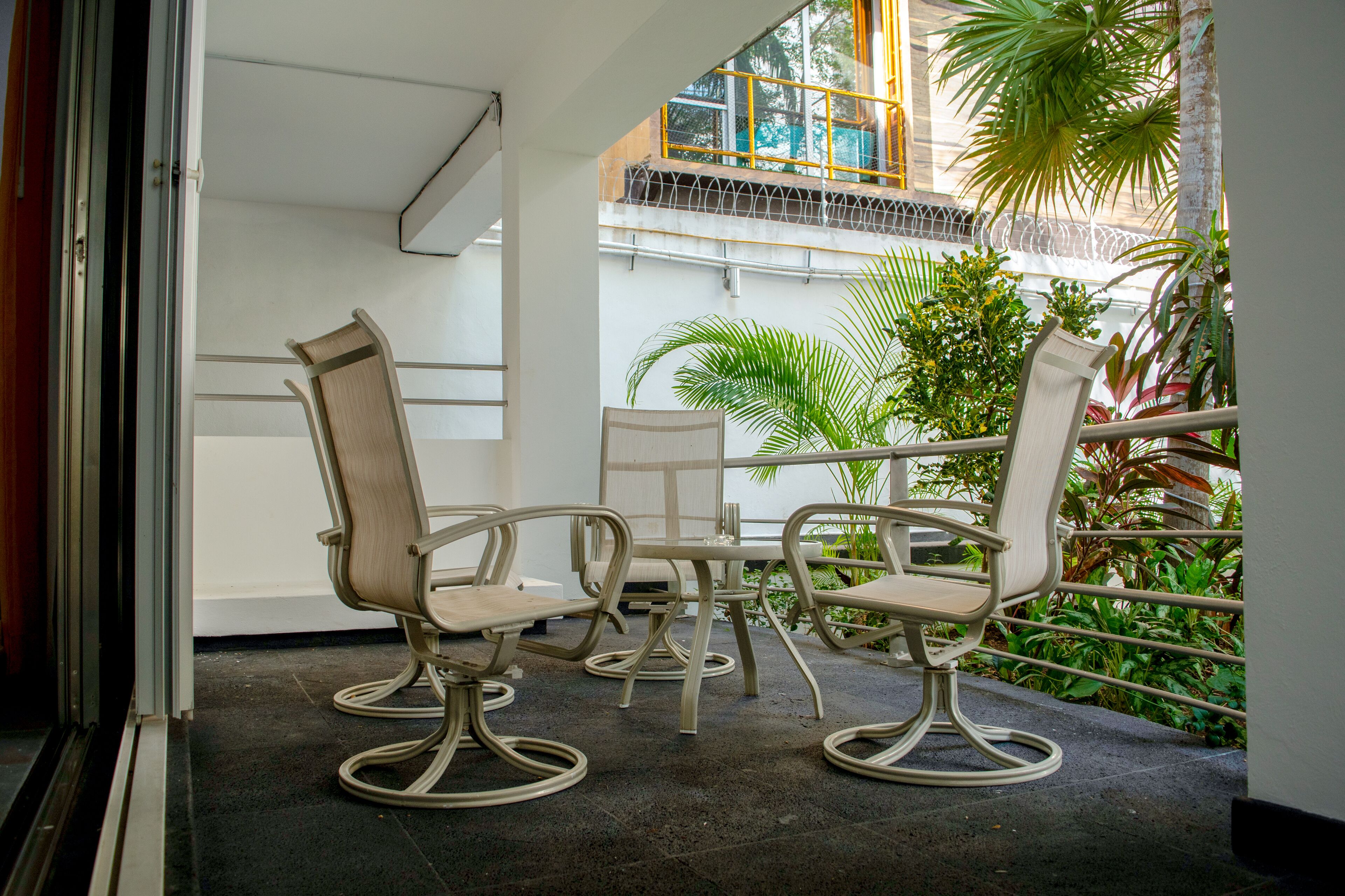 studio suite | terrace/patio